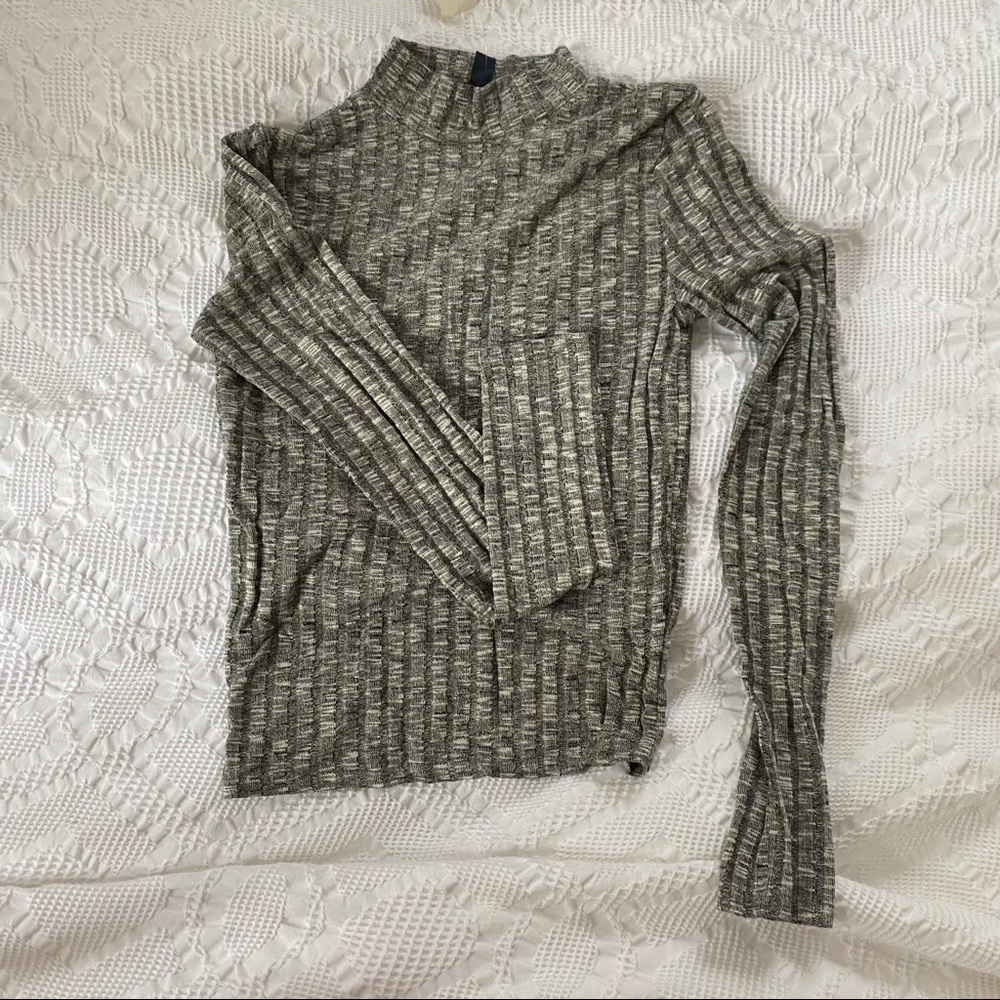 Gray mock-neck ribbed shirt
